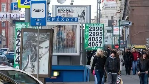 Ностальгия становится ответной реакцией на неопределенность, страхи и тревоги, испытываемые человеком в настоящем